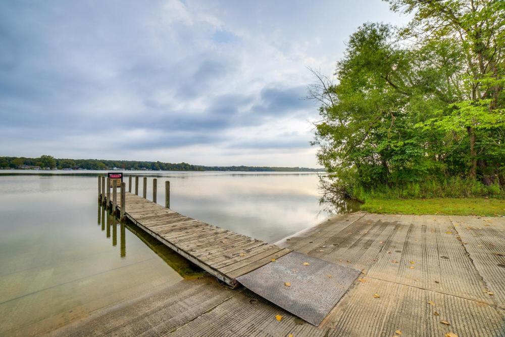Dumont Lake Studio Boat, Fish and Unwind!